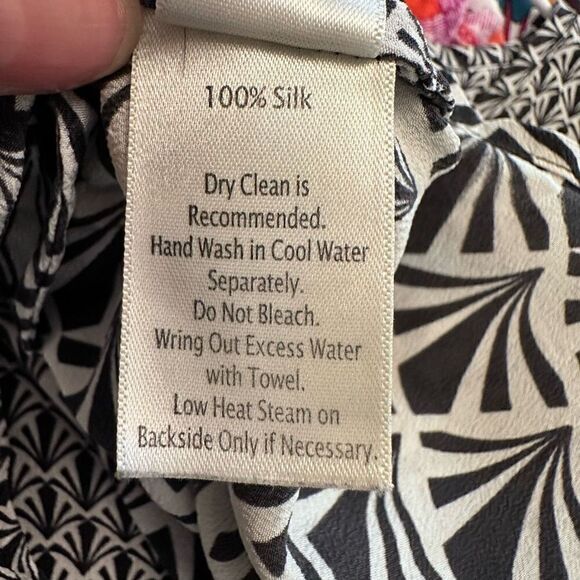 Ecru V-Neck 100% Silk Long-Sleeve Geometric Printed Black & White Blouse Large - Picture 4 of 5